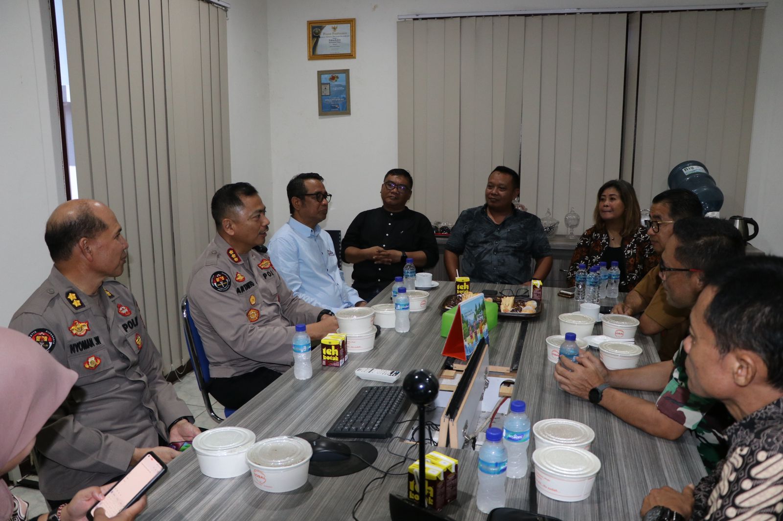 Beri Ucapan Selamat, Kabid Humas Polda Kaltim Hadiri Perayaan HUT Tribun Kaltim Ke-21 1 WhatsApp Image 2024 05 14 at 14.43.25 e1c343c3