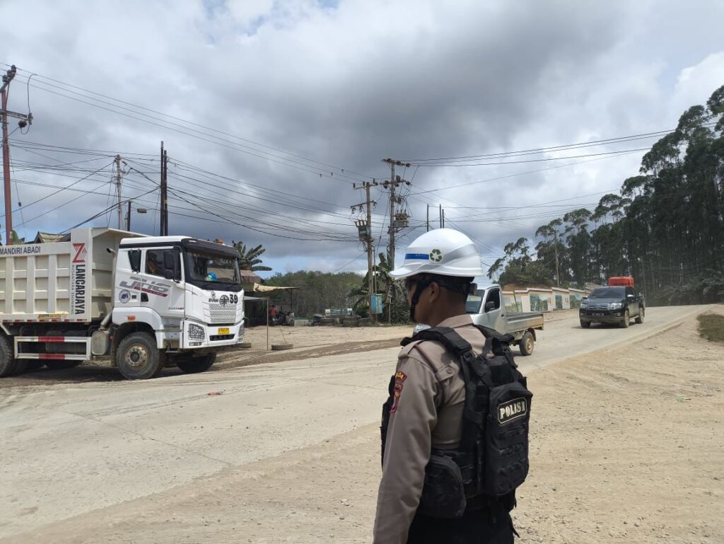 Guna Pastikan Situasi Kamtibmas, Personil Satgas Ops.Nusantara Mahakam Gelar Patroli Secara Mobile Di Kawasan Pembangunan IKN WhatsApp Image 2024 05 15 at 08.49.56