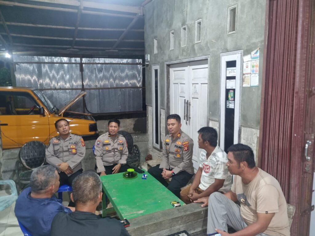 Dekat dengan masyarakat, Kapolsek Marangkayu hadiri pertemuan rutin bersama Kerukunan Masyarakat Bugis (KMB) Kec. Marangkayu WhatsApp Image 2024 05 16 at 11.03.54 a3d16454