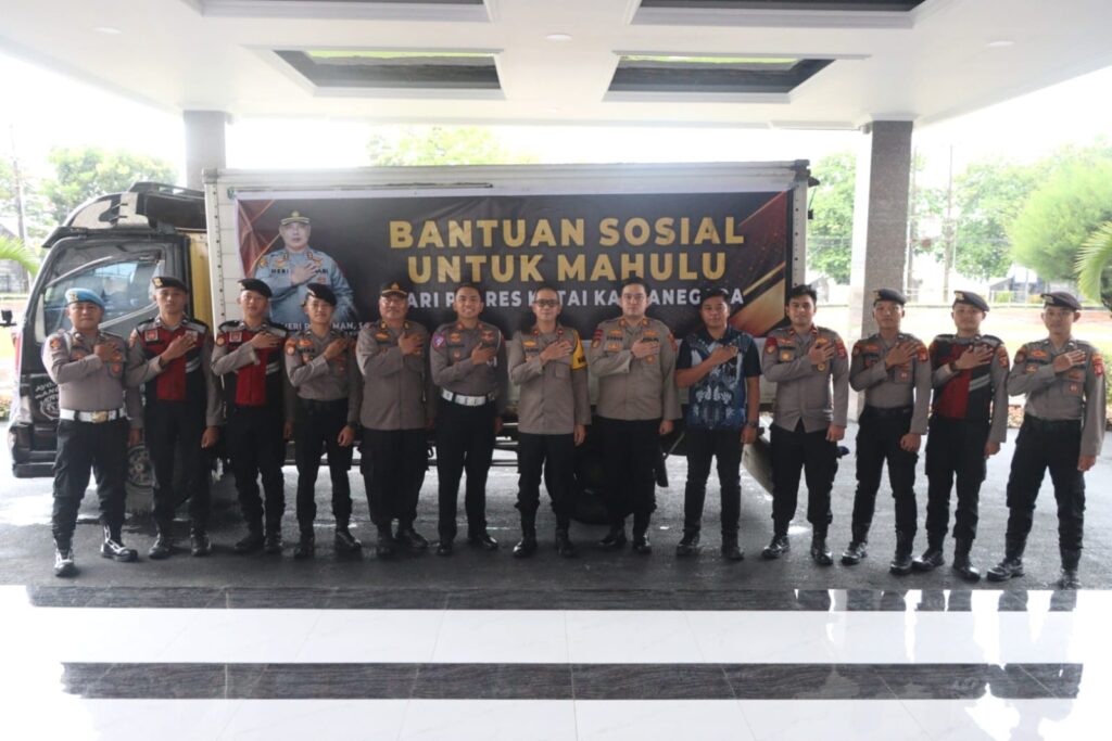 Bentuk Kepedulian Untuk Sesama, Polres Kukar Salurkan Bantuan Sembako untuk Korban Banjir Mahulu WhatsApp Image 2024 05 18 at 06.04.39