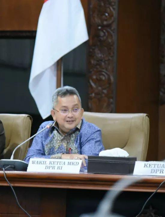 DPR Apresiasi Jenderal Sigit Atas Penghargaan Bagi Satrio WhatsApp Image 2024 05 19 at 21.53.34 05a99399