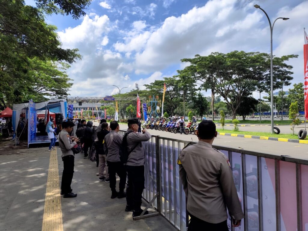 Polsek Sungai Pinang Amankan Kegiatan Open Road Race Piala Gubernur Kaltim 2024 WhatsApp Image 2024 05 20 at 12.16.37 46ce0bb8