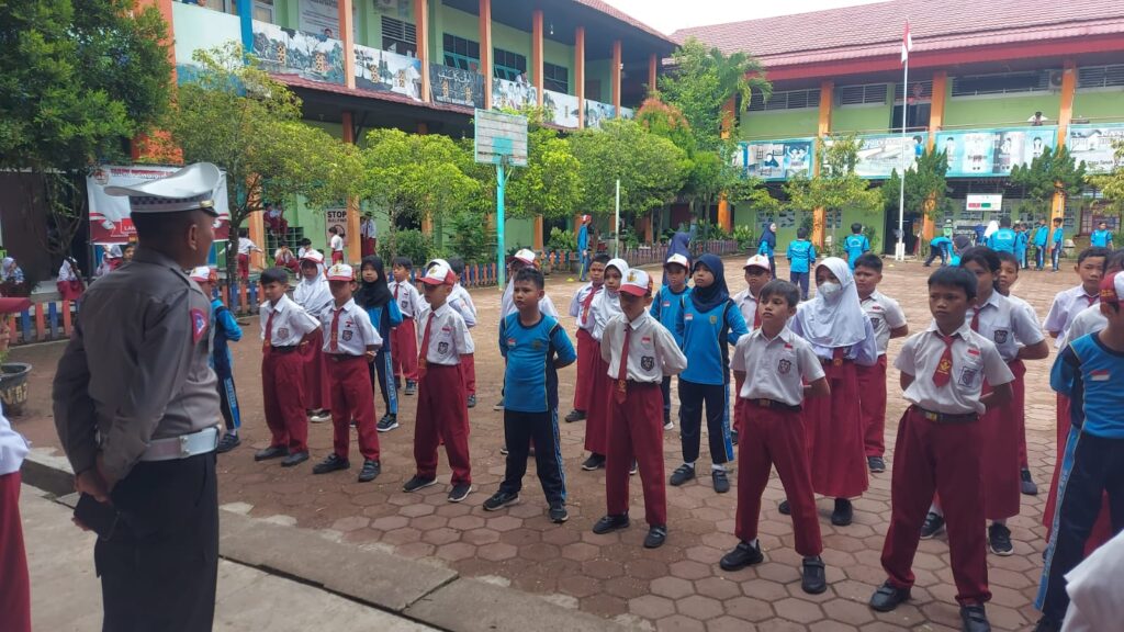 Unit Kamsel Satlantas Polres Berau Gelar Latihan Pocil di SD N 02 Tanjung Redeb WhatsApp Image 2024 05 20 at 13.20.48 0a91ab95