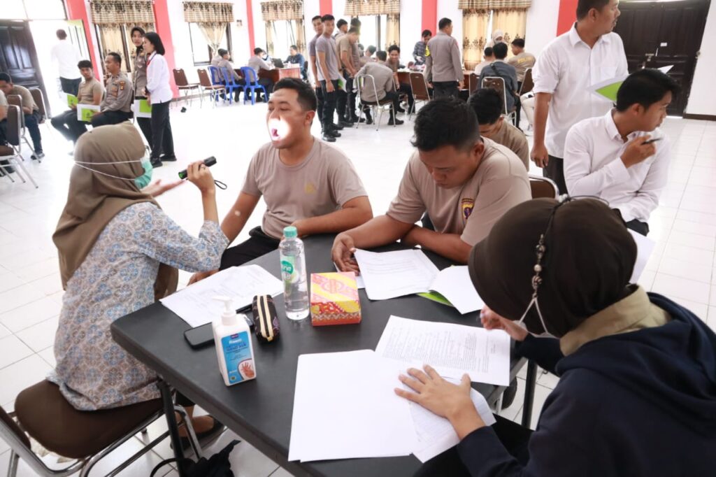Personel Polres Berau Ikuti Pemeriksaan Kesehatan Berkala TA.2024 WhatsApp Image 2024 05 22 at 08.37.52
