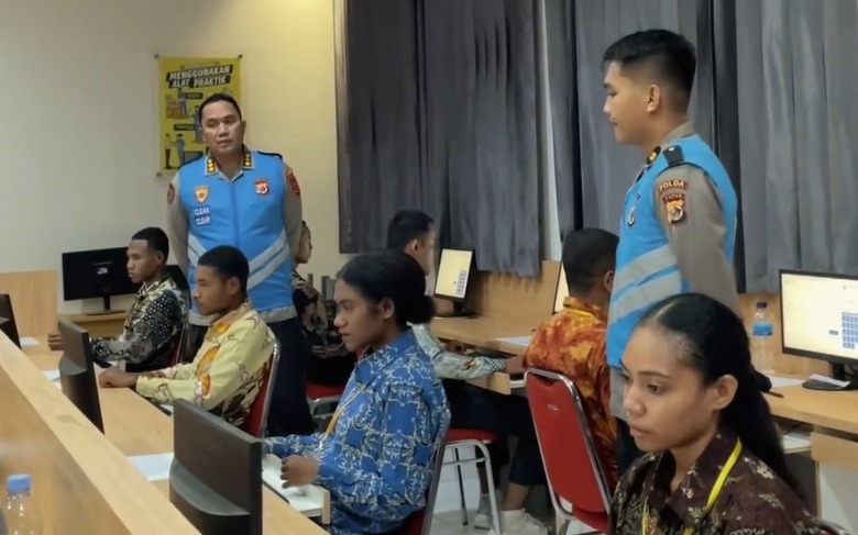 Rekrutmen Polri di Papua Menarik Daya Minat Orang Asli Papua Untuk Mengabdi Pada Bangsa Menjadi Anggota Polri WhatsApp Image 2024 05 22 at 18.41.30 cea6e838