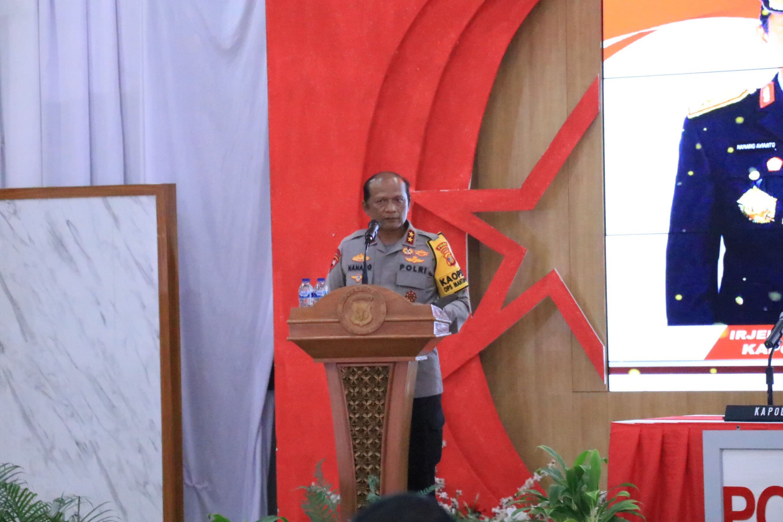 Kunjungan Kerja Kapolda Kaltim ke Polres Kutim disambut Tradisi Tepung Tawar 2 WhatsApp Image 2024 05 28 at 10.18.40 17d19ea4 scaled