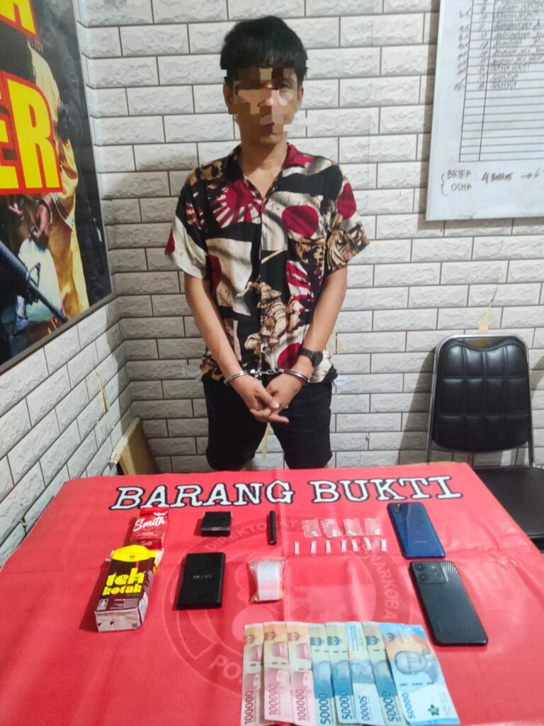 Sat Resnarkoba Amankan Satu Orang Pelaku Penyalahgunaan Narkotika Jenis Sabu di Desa Muara Langon WhatsApp Image 2024 05 28 at 15.45.07 1aff7a67