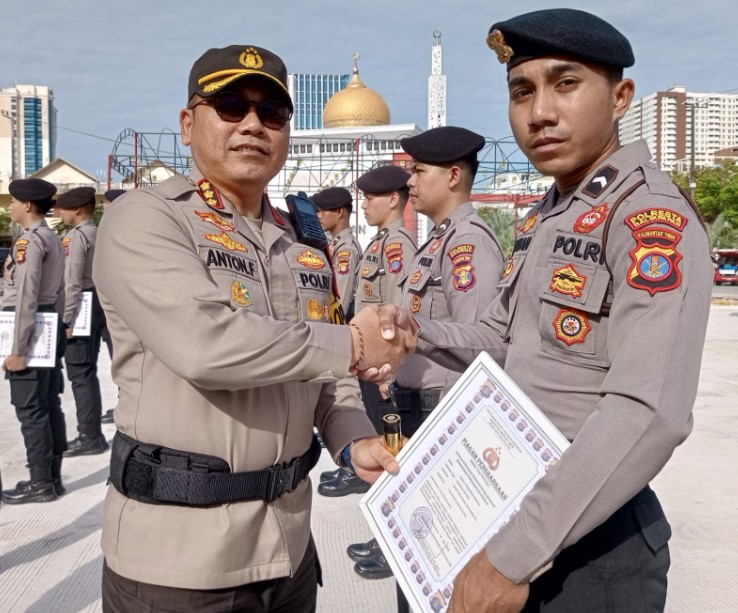 Polresta Balikpapan Beri Penghargaan kepada 12 Personil Berprestasi Ungkap Peredaran Narkoba bpp 1