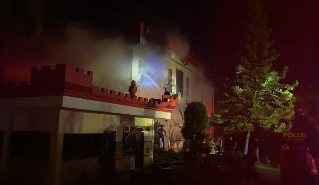 Gedung Detasemen Gegana Satbrimob Polda Kaltim Terbakar 1 brimob 2