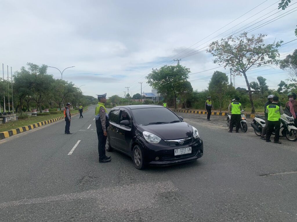Polres PPU Tingkatkan Kesadaran Masyarakat melalui Sosialisasi Pajak Kendaraan WhatsApp Image 2024 06 01 at 08.18.54 a9f59974
