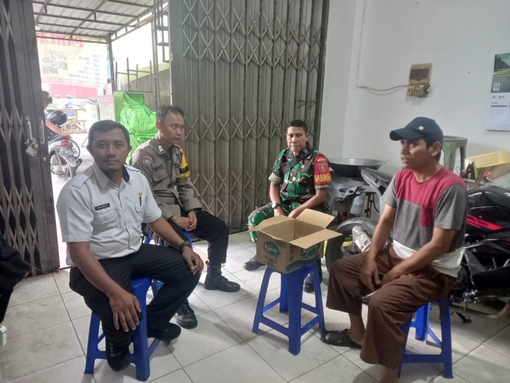 Sinergi Bhabinkamtibmas dan Babinsa Samarinda Ulu : Patroli Dialogis Untuk Tingkatkan Keamanan Lingkungan WhatsApp Image 2024 06 01 at 11.14.09 62daf256