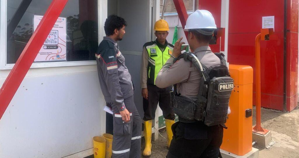 Guna Pastikan Sitkamtibmas, Personil Satgas Ops.Nusantara Mahakam Gelar Patroli Dialogis Kepada Para Pekerja Di Kawasan Pembangunan Ibu Kota Nusantara WhatsApp Image 2024 06 03 at 11.07.38
