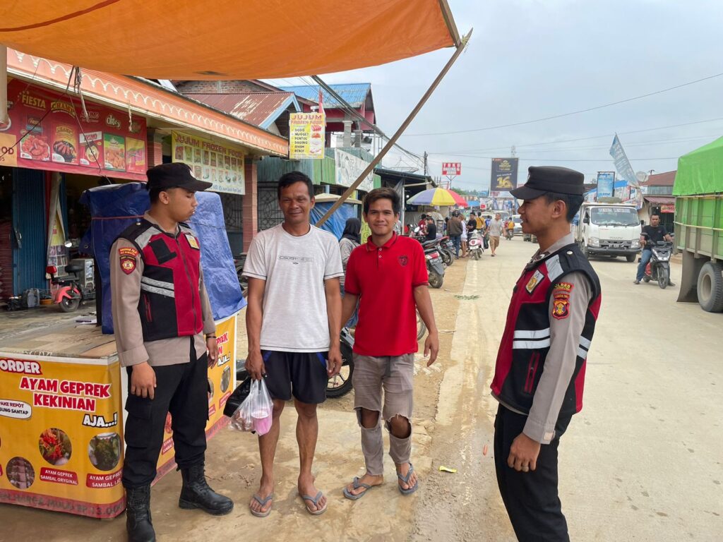 Lakukan Sambang dan Berikan Himbauan Kamtibmas, Personel Polsek Sepaku Cegah Premanisme WhatsApp Image 2024 06 04 at 12.00.00 88f3b812