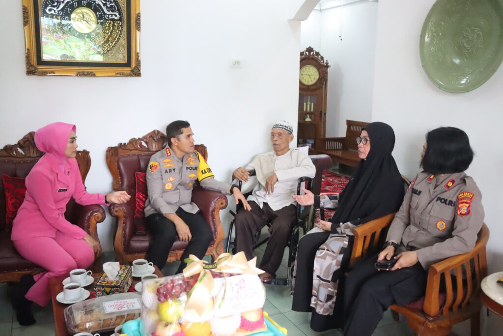 Sambut Hari Bhayangkara Ke-78, Polresta Samarinda Anjangsana ke Purnawirawan Polri WhatsApp Image 2024 06 05 at 07.31.47 280a99ac