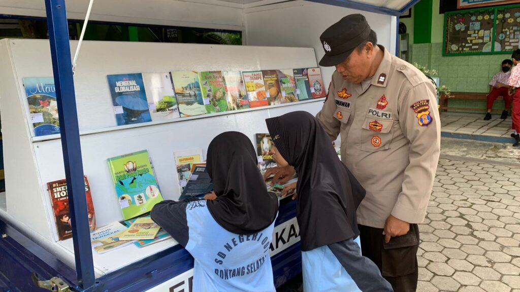 Program Bentor Cerdas Presisi Diapresiasi Positif, Kapolres Bontang Dukung Edukasi Digital untuk Anak WhatsApp Image 2024 06 06 at 10.46.29 41ca74f9