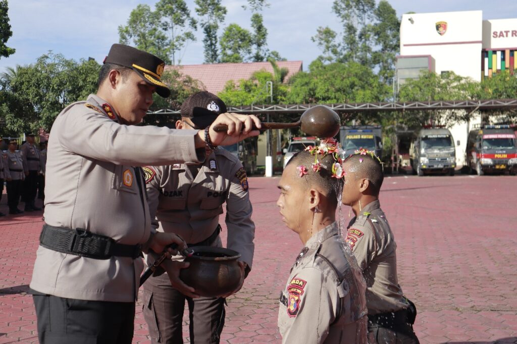 Kapolres Kutim Memimpin Upacara Penyambutan dan Pembinaan Tradisi Bintara Remaja Angkatan 50 di Polres Kutai Timur WhatsApp Image 2024 06 07 at 10.13.29