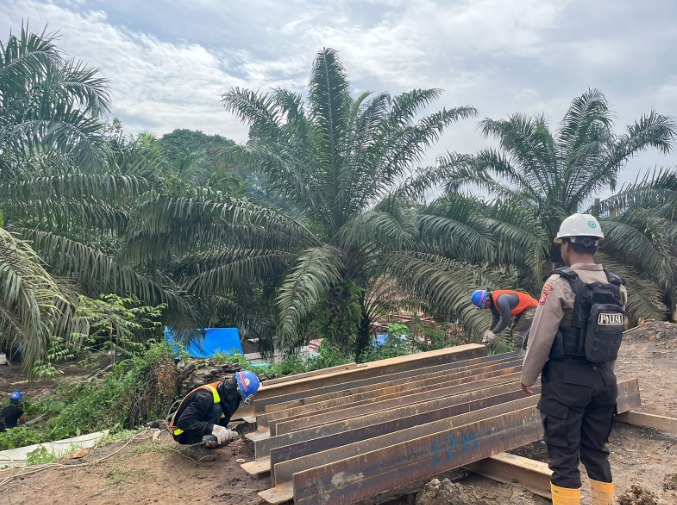 Guna Pastikan Sitkamtibmas, Personil Satgas Ops.Nusantara Mahakam Lakukan Patroli Secara Intens Di Kawasan Pembangunan Ibu Kota Nusantara WhatsApp Image 2024 06 07 at 11.03.46