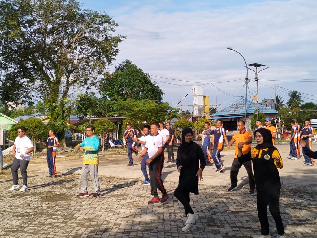 Sinergitas Sat Polairud Gelar Olah Raga Bersama Dengan Pos TNI AL, UUP Kelas 2 Dan Masyarakat WhatsApp Image 2024 06 08 at 08.15.47