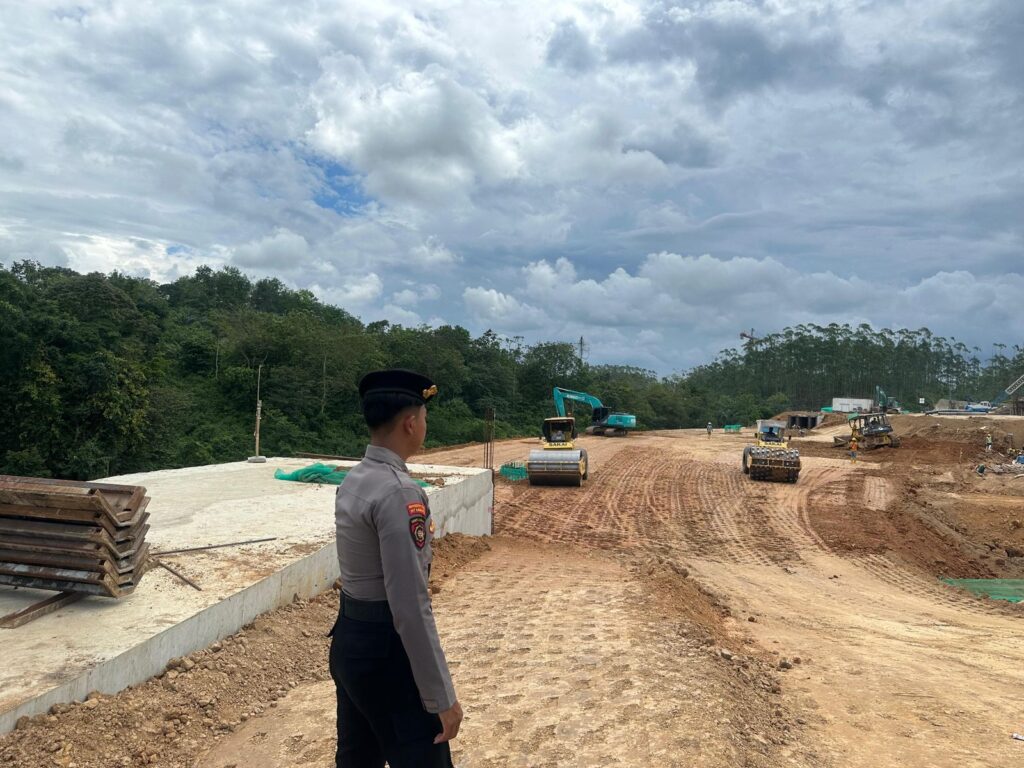 Lakukan Patroli Secara Intensif, Personil Satgas Ops.Nusantara Mahakam Pastikan Sitkamtibmas Di Kawasan Pembangunan IKN WhatsApp Image 2024 06 11 at 10.49.09
