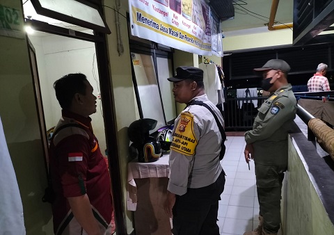 Harkamtibmas wilayah binaan, Bhabinkamtibmas Api Api Aiptu Suyatno Turun Langsung Monitor Pengawasan Kepemilikan KTP di Rusunawa Bontang Utara WhatsApp Image 2024 06 12 at 11.52.31