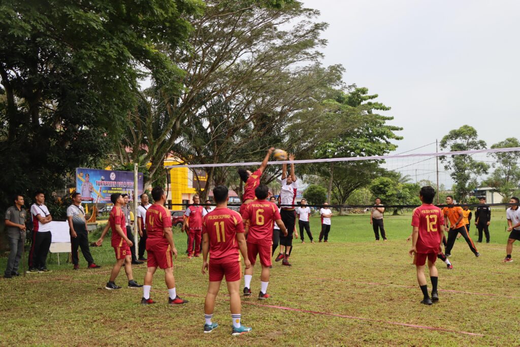 Semarak HUT Bhayangkara Ke-78, Polres PPU Gelar Turnamen Bola Voli Satuan Fungsi dan Polsek Jajaran WhatsApp Image 2024 06 13 at 13.09.50 8e20a7c9
