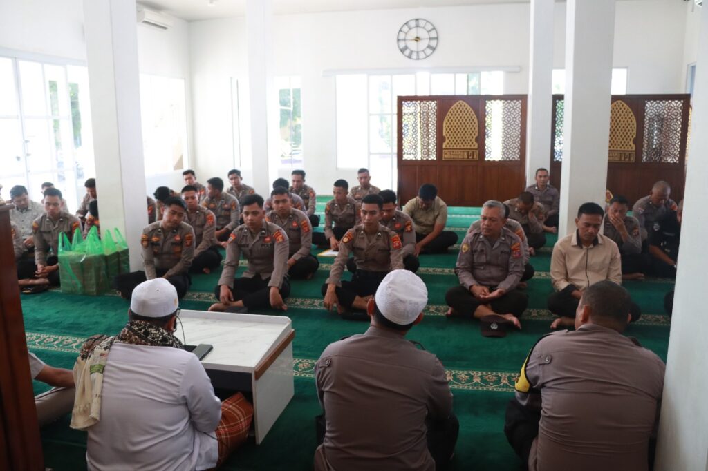 Perkuat Iman Personel, Polres Berau Gelar Pembinaan Rohani dan Mental WhatsApp Image 2024 06 13 at 14.25.31 c60a68c9