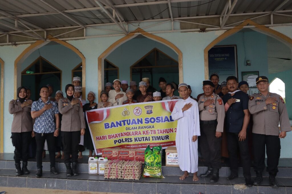 Sambut HUT Bhayangkara Ke-78, Polres Kutim Gelar Bakti Sosial Ke Panti Asuhan WhatsApp Image 2024 06 14 at 10.00.43