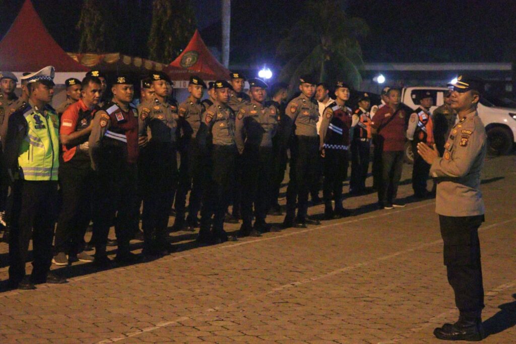 Pengamanan Malam Takbiran Idul Adha 1445 H, Polres Kukar Gelar Apel Gabungan WhatsApp Image 2024 06 16 at 21.27.28 4a4986fc