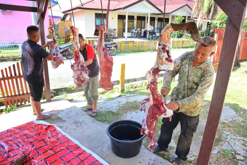 Usai Gelar Sholat Idul Adha 1445 H, Batalyon B Pelopor Laksanakan Penyembelihan Hewan Qurban WhatsApp Image 2024 06 18 at 09.14.06 4cea1806