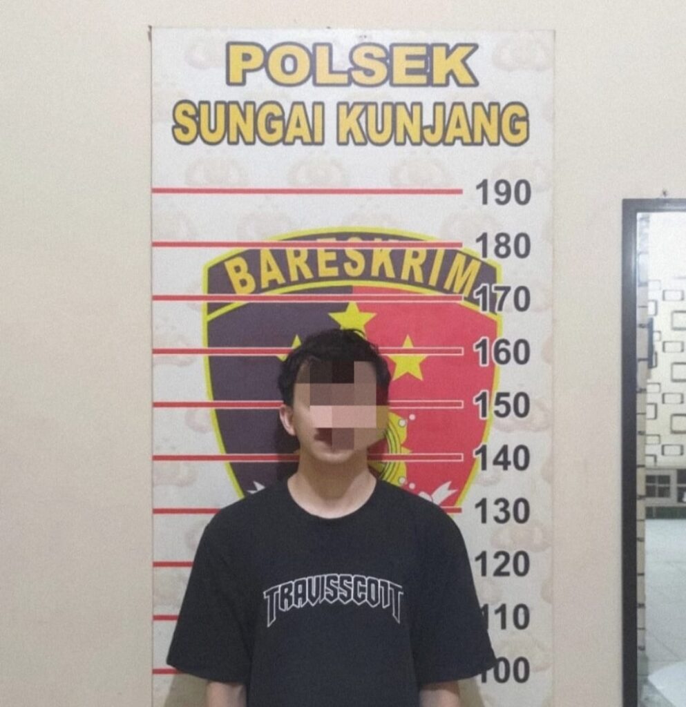 Polsek Sungai Kunjang Ungkap Perkara Tindak Pidana Penganiayaan WhatsApp Image 2024 06 18 at 11.40.16 cda963e1