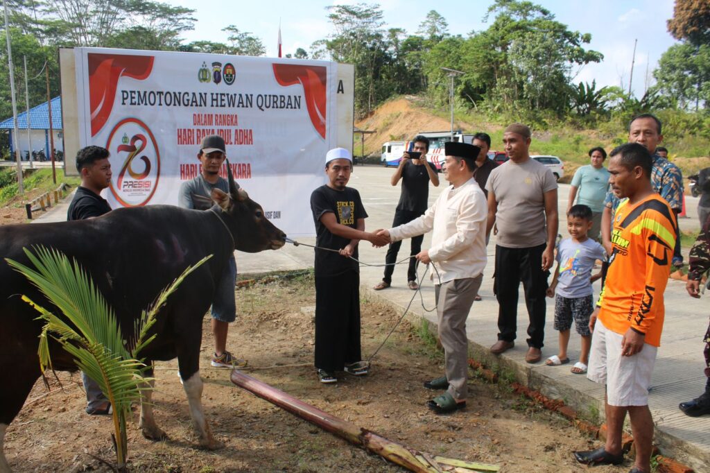 Penyerahan Bantuan Hewan Kurban di Yayasan Pondok Pesantren Wali Songo untuk Hari Raya Idul Adha 1445 Hijriah dan HUT Bhayangkara ke-78 WhatsApp Image 2024 06 18 at 11.41.51 aca5f2ba
