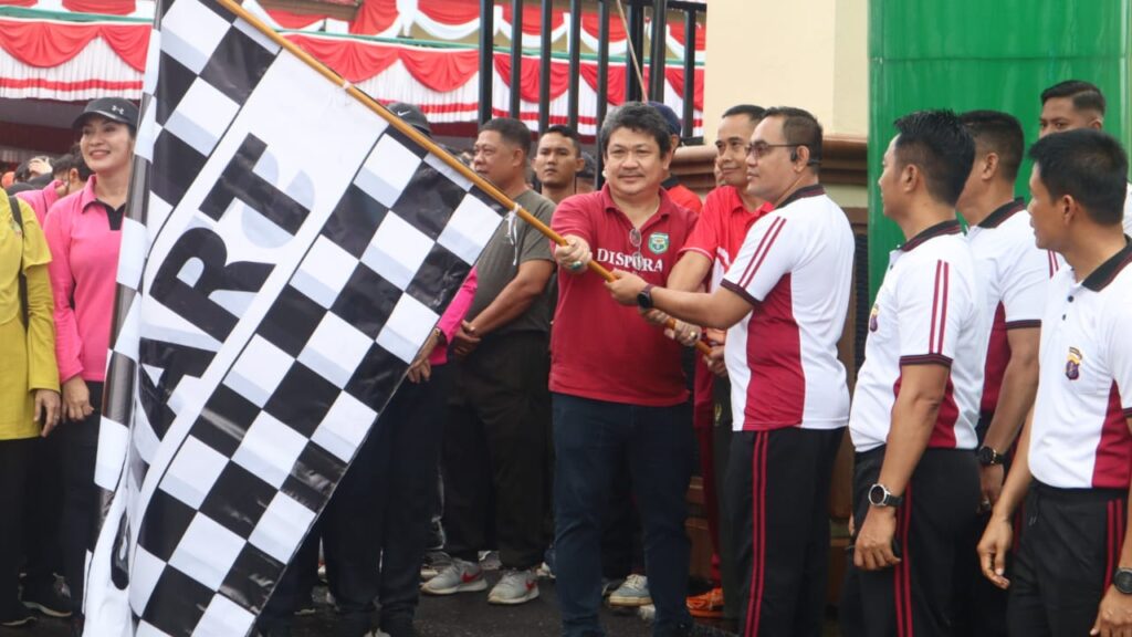 Polres Kutai Barat Menggelar Jalan Santai Dan Olahraga Bersama Dengan TNI-Polri Dan Stakeholder Dalam Rangka Menyambut Hut Bhayangkara Ke- 78 WhatsApp Image 2024 06 20 at 12.13.23