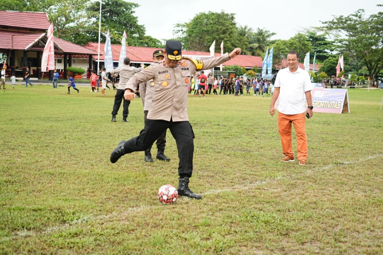 Semarakkan HUT Bhayangkara Ke-78, Polda Kaltim Gelar Tournament Mini Soccer U-10 Kapolda Cup 2024 WhatsApp Image 2024 06 20 at 14.08.18