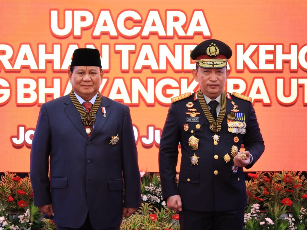 Menhan Prabowo Subianto Terima Penghargaan Tanda Kehormatan Bintang Bhayangkara Utama Polri WhatsApp Image 2024 06 20 at 19.12.15