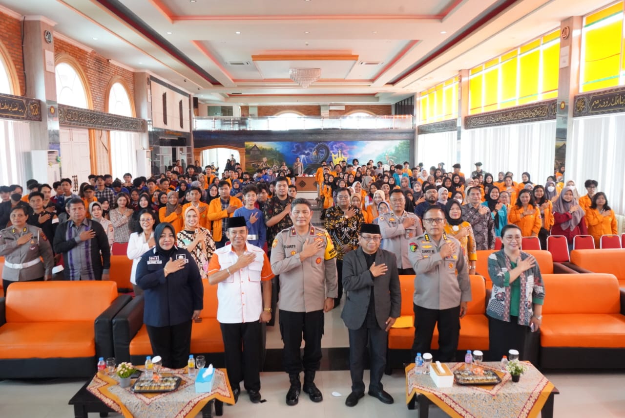 Wakapolda Kaltim Hadiri Kegiatan Penyuluhan Stunting di Universitas Balikpapan 1 WhatsApp Image 2024 06 21 at 12.30.55 0bd18b53