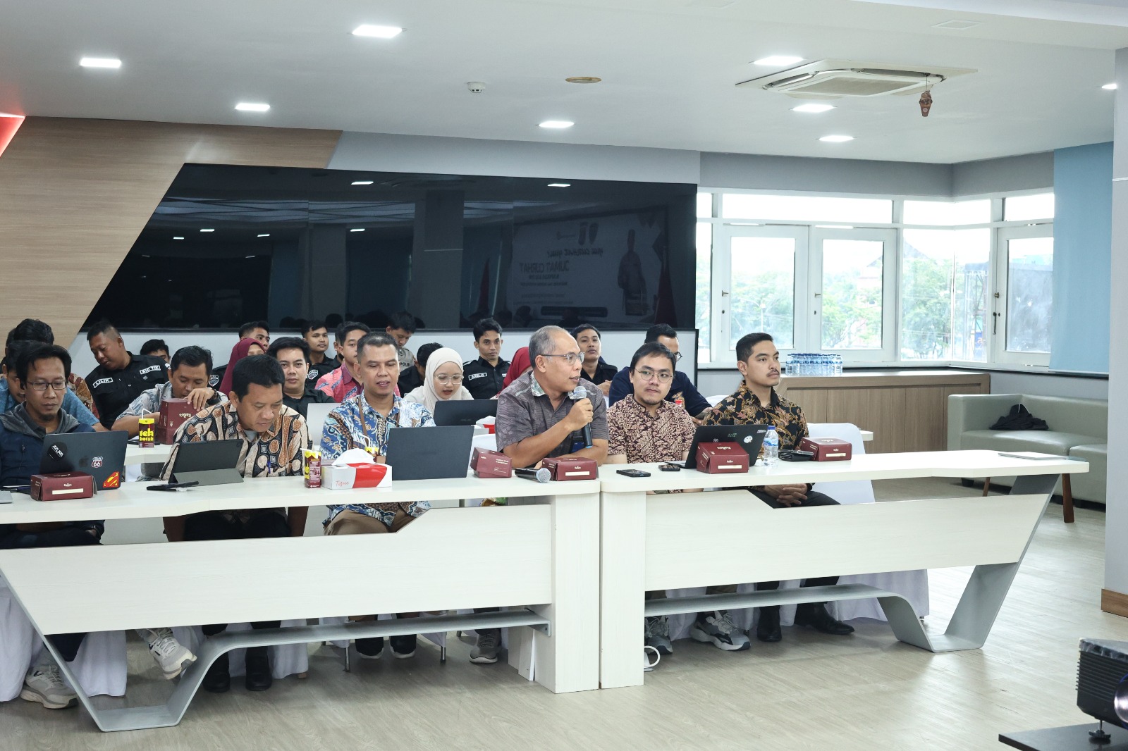 Serap Aspirasi Masyarakat, Polda Kaltim Gelar Kegiatan Jumat Curhat di Balikpapan Selatan 1 WhatsApp Image 2024 06 21 at 13.53.47 04d16152
