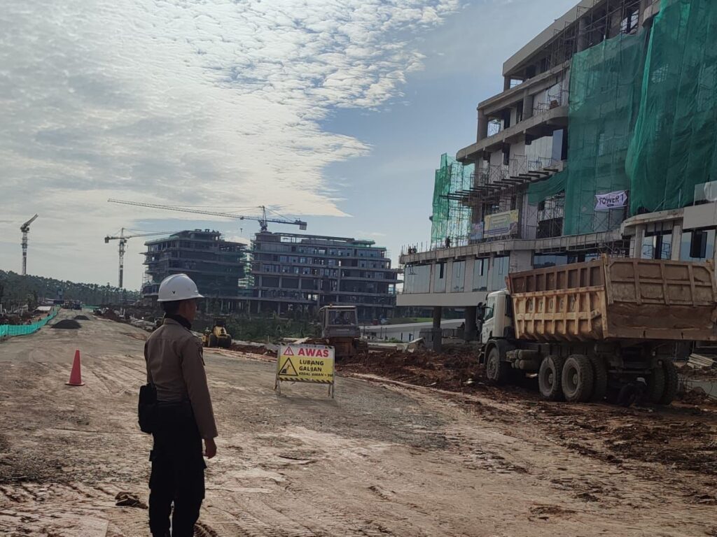 Pastikan Sitkamtibmas Aman Dan Kondusif, Personil Satgas Ops.Nusantara Mahakam Gelar Patroli Secara Intensif Di Kawasan Pembangunan Ibu Kota Nusantara WhatsApp Image 2024 06 23 at 11.39.23