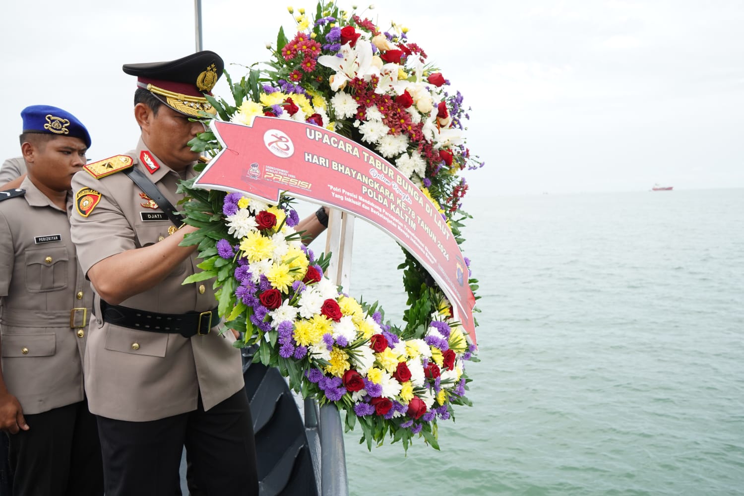 Momentum Hari Bhayangkara Ke-78, Polda Kaltim Gelar Upacara Tabur Bunga 1 WhatsApp Image 2024 06 24 at 13.00.03