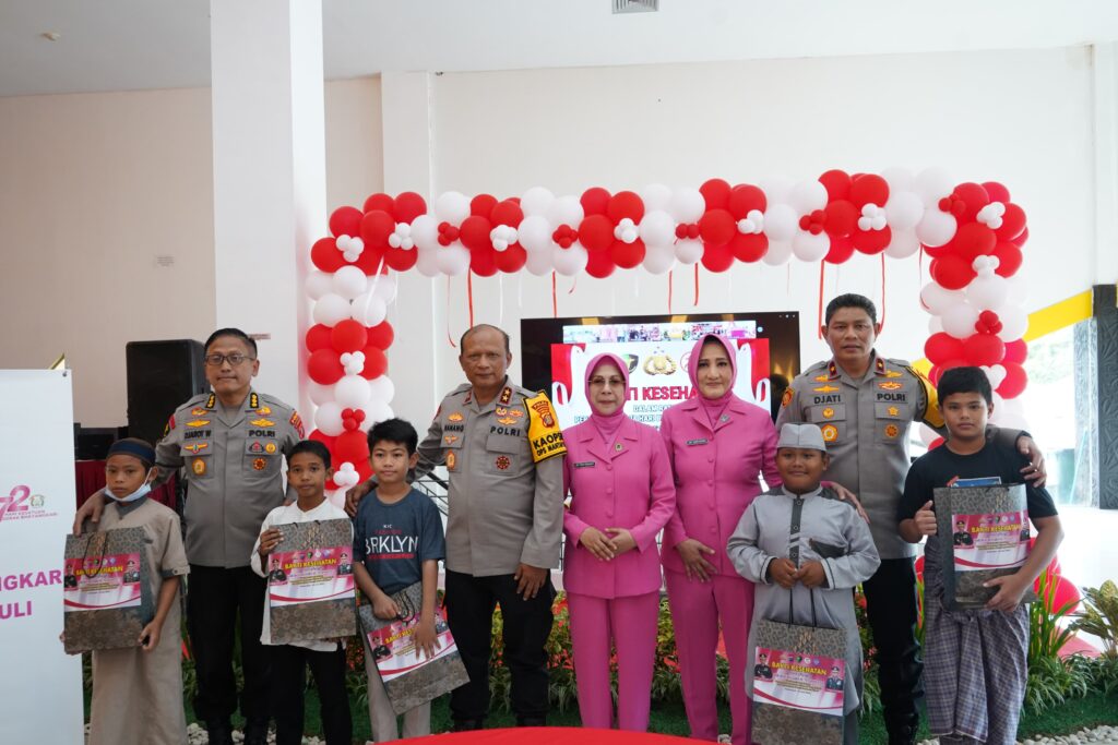 Sambut Hari Bhayangkara ke-78, Polda Kaltim Gelar Kegiatan Bakti Kesehatan WhatsApp Image 2024 06 26 at 14.11.50 0972c0e7