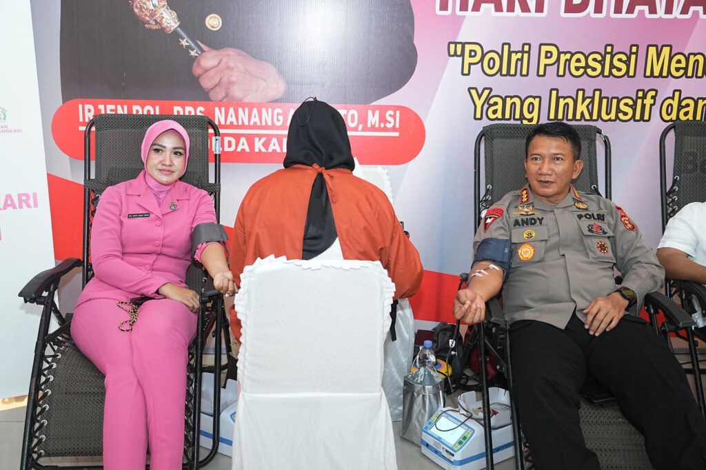 Dansat Brimob Bersama Ketua Bhayangkari Cabang Satbrimob Daerah Kaltim Ikuti Donor Darah Bakti Kesehatan WhatsApp Image 2024 06 27 at 14.45.06