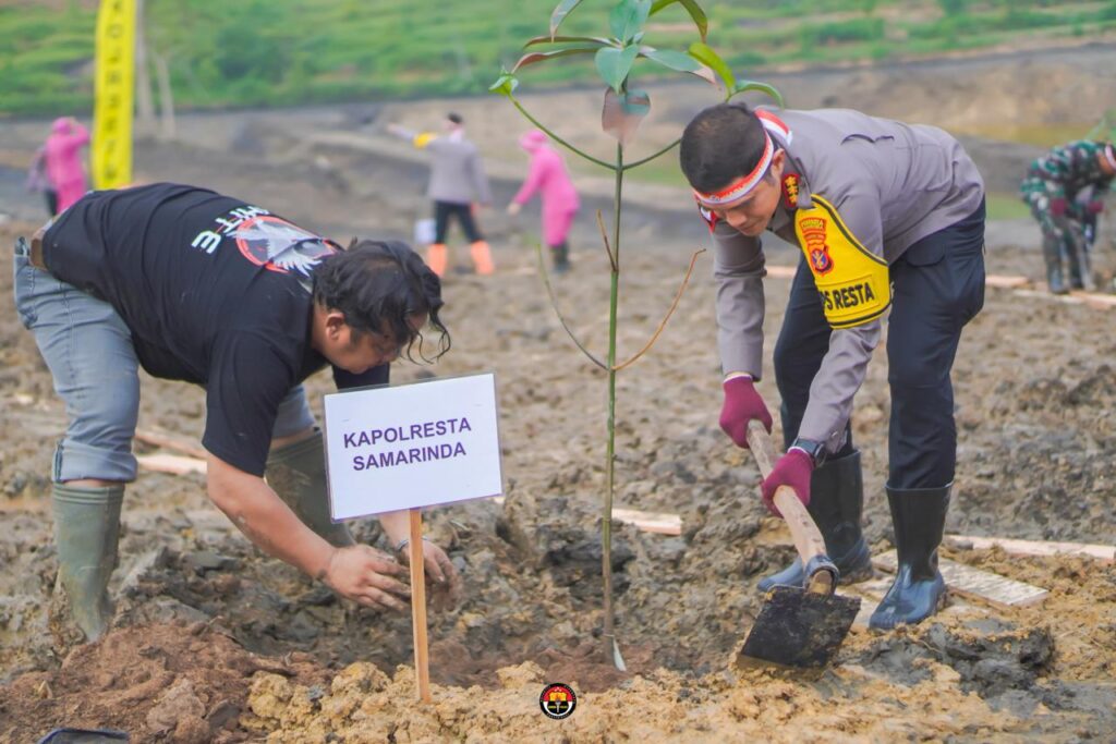 Penanaman Pohon Serentak Dalam Rangka Hari Bhayangkara Ke- 78 WhatsApp Image 2024 06 28 at 16.56.32 d46ce94f