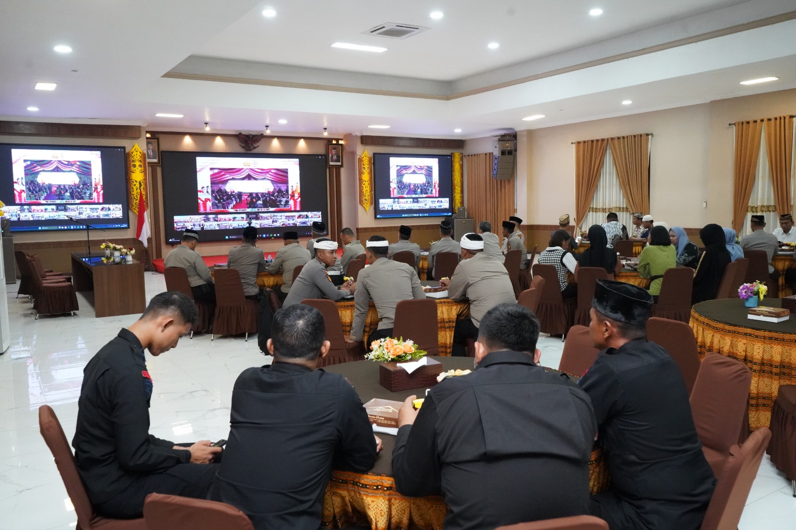 Peringati Hari Bhayangkara ke-78, Polda Kaltim Ikuti Doa Bersama Lintas Agama Secara Virtual 1 WhatsApp Image 2024 06 28 at 22.18.52 9003b206
