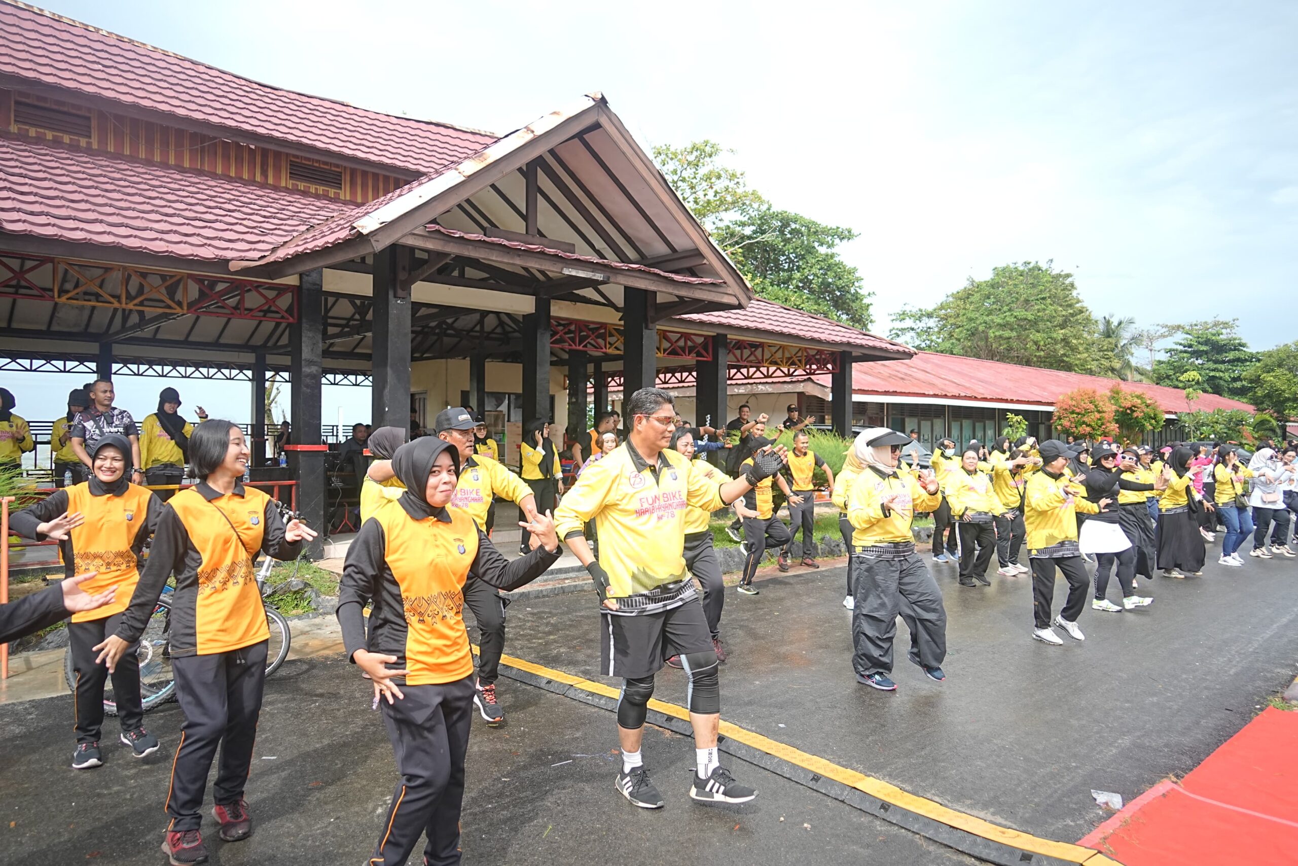 Polda Kaltim Gelar Kegiatan Fun Bike Dalam Rangka Meriahkan Hari Bhayangara Ke-78 2 WhatsApp Image 2024 06 29 at 14.17.50 bf278598 scaled