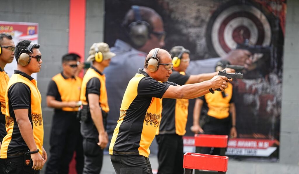 Sambut Hari Bhayangkara Ke-78, Polda Kaltim Gelar Lomba Menembak Antar Pejabat Utama Dan Kapolres Jajaran ka1 1