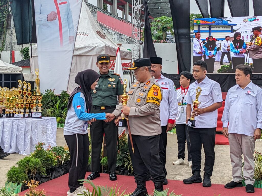 Kapolres Kukar Hadiri Upacara Penutupan Jumbara III PMR Kukar: Dorong Peningkatan Kualitas Relawan WhatsApp Image 2024 07 03 at 08.00.28 4372cf7e