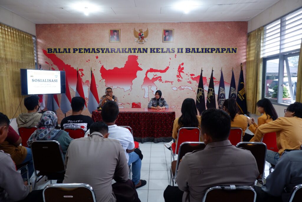 Menjelang Pilkada, Sat Binmas Polresta Balikpapan Gelar Sosialisasi ITE di BAPAS WhatsApp Image 2024 07 03 at 08.32.58 0f1c49b3