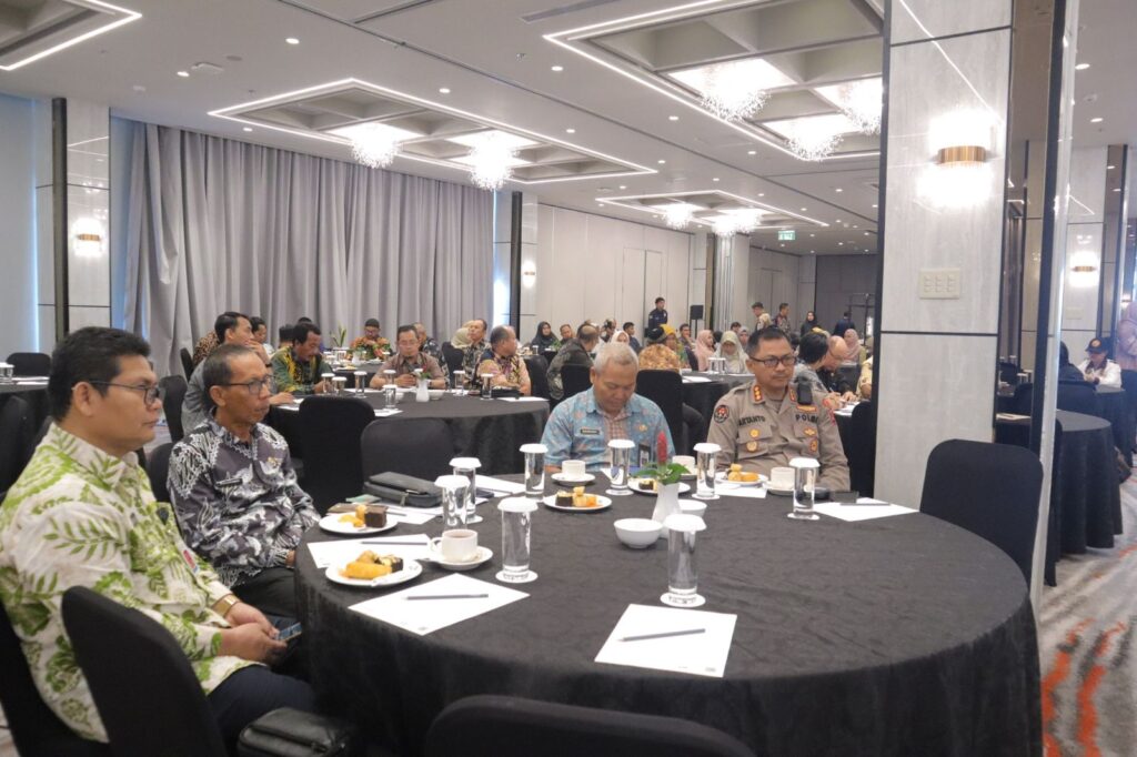Kabid Humas Polda Kaltim Hadiri Forum Konsultasi Publik Tingkatkan Pelayanan Dinas Sosial Kaltim WhatsApp Image 2024 07 04 at 16.16.45 583682ae