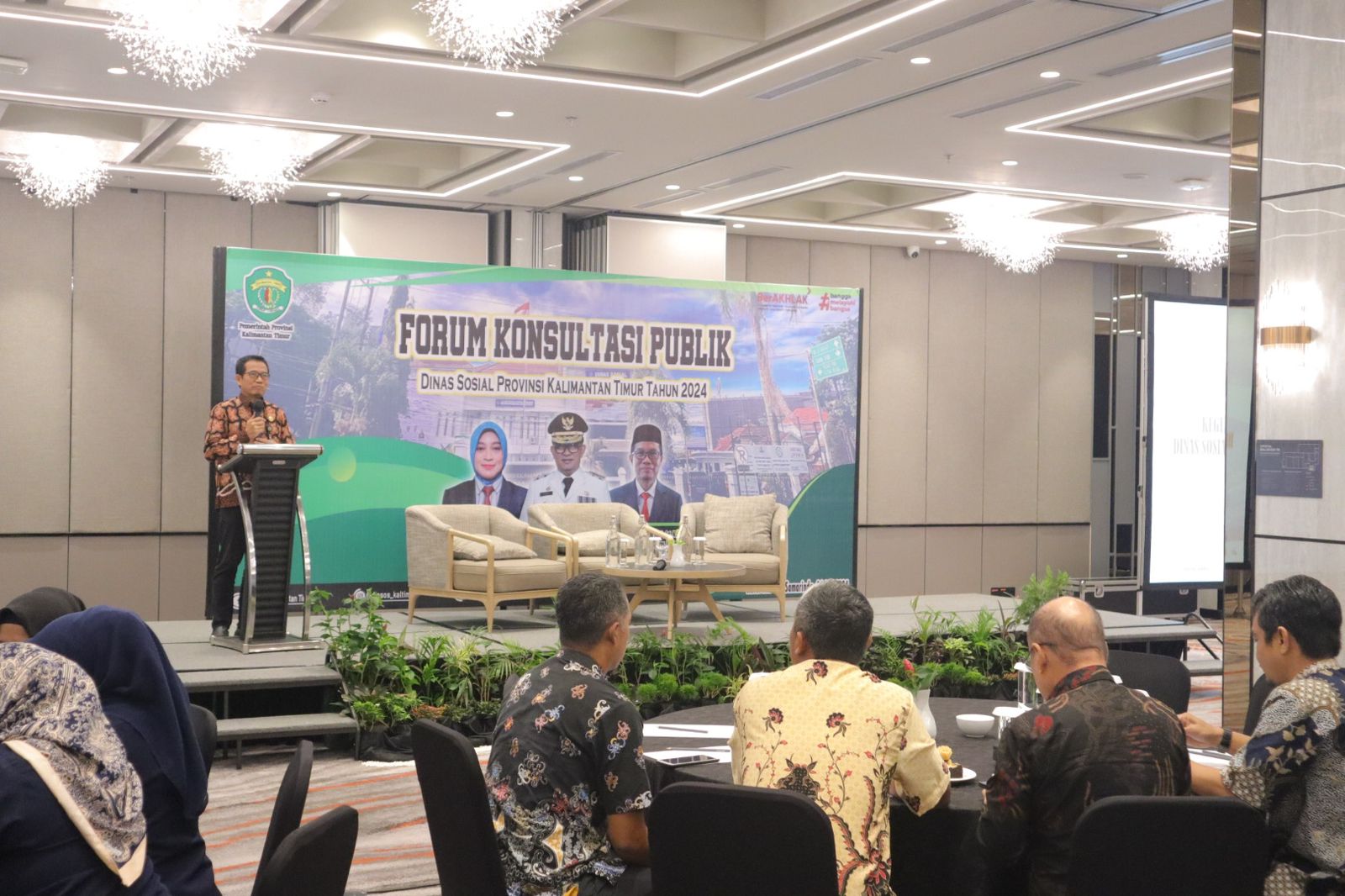 Kabid Humas Polda Kaltim Hadiri Forum Konsultasi Publik Tingkatkan Pelayanan Dinas Sosial Kaltim 1 WhatsApp Image 2024 07 04 at 16.16.49 1df06236