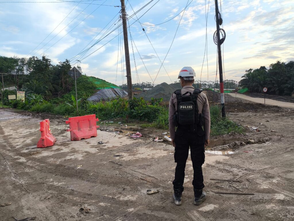 Patroli Intensif untuk Kamtibmas: Satgas Ops Nusantara Mahakam Jaga Keamanan di Kawasan Pembangunan Ibu Kota Nusantara WhatsApp Image 2024 07 06 at 10.24.35