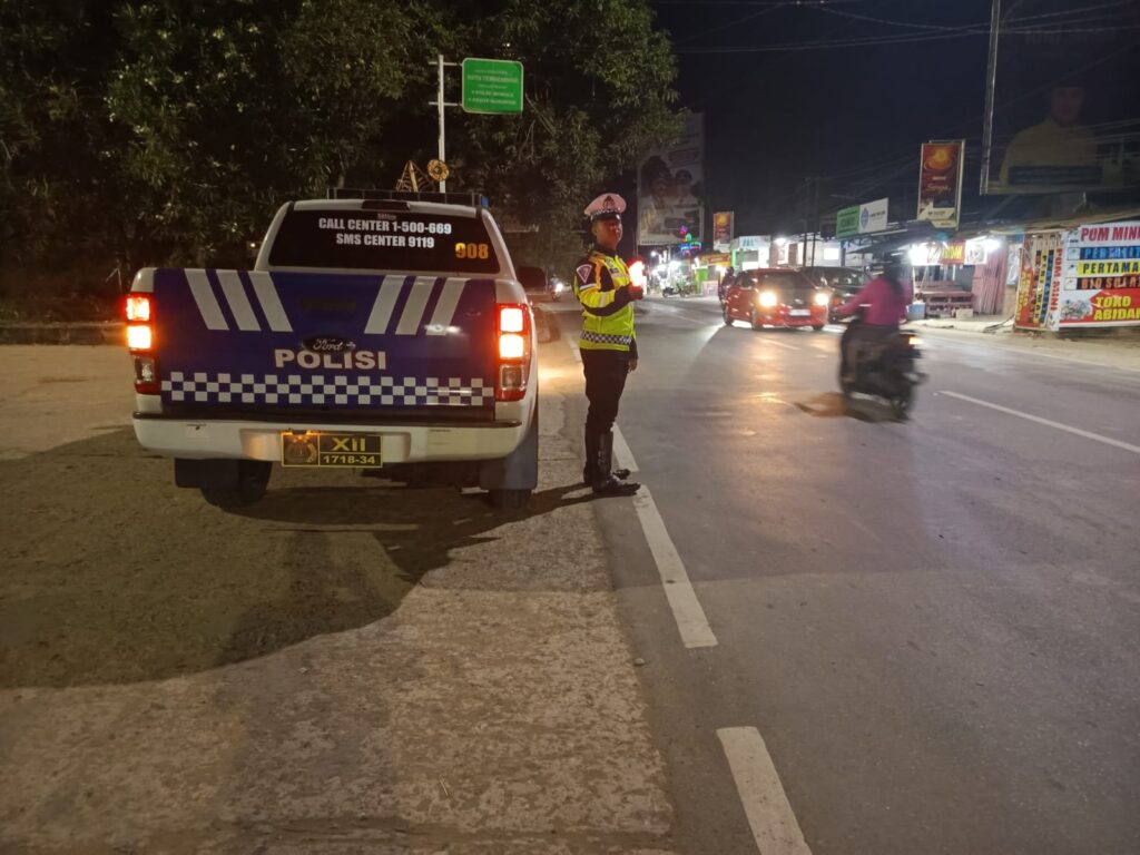 Satlantas Polres Kukar Tingkatkan Keamanan Lalu Lintas dengan Patroli Blue Light WhatsApp Image 2024 07 07 at 08.08.10 f12e1856